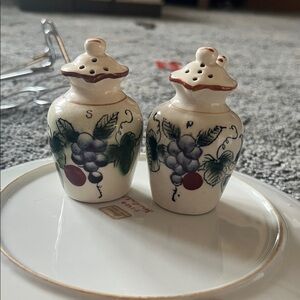 Grape Design Ceramic Salt and Pepper Shakers